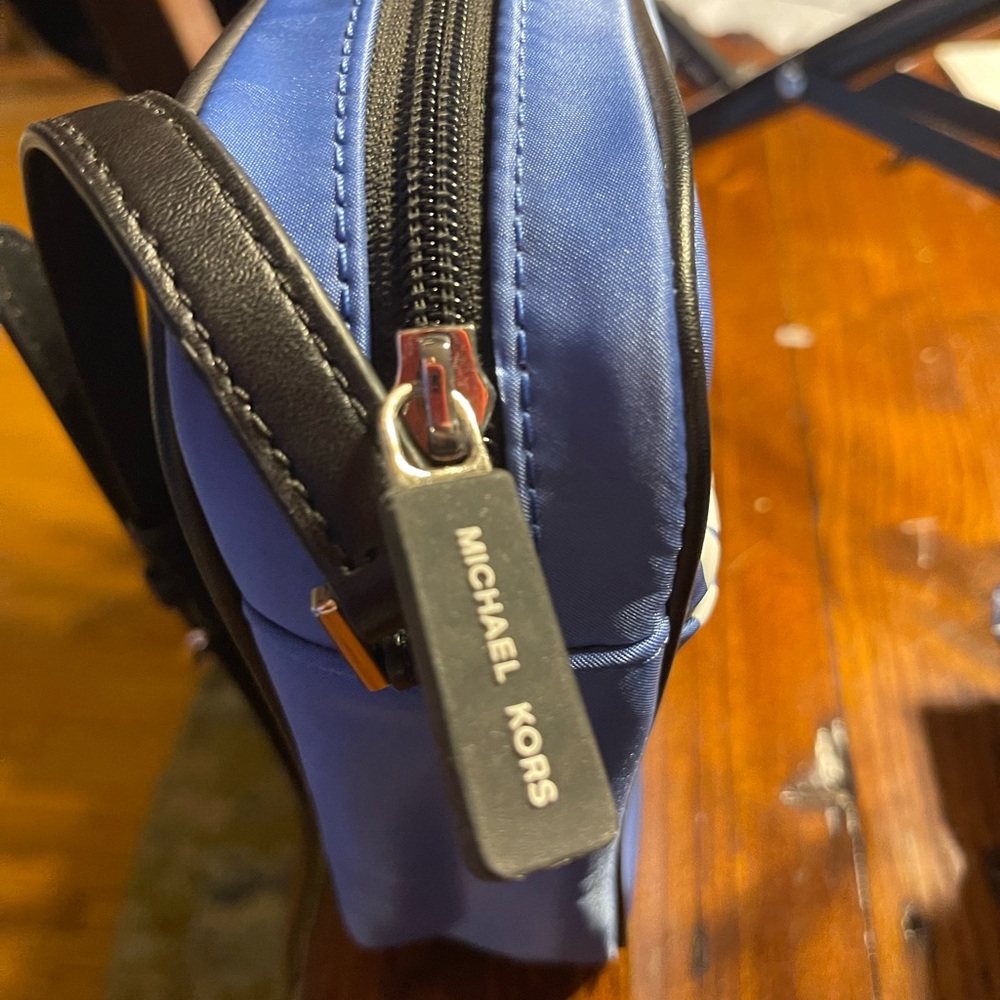 Michael Kors | Cross Body Bag - Picture 5 of 10